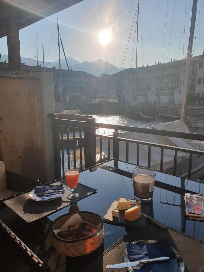 Superbe Appartement Dans La Marina Du Bouveret Port-Valais Exteriör bild