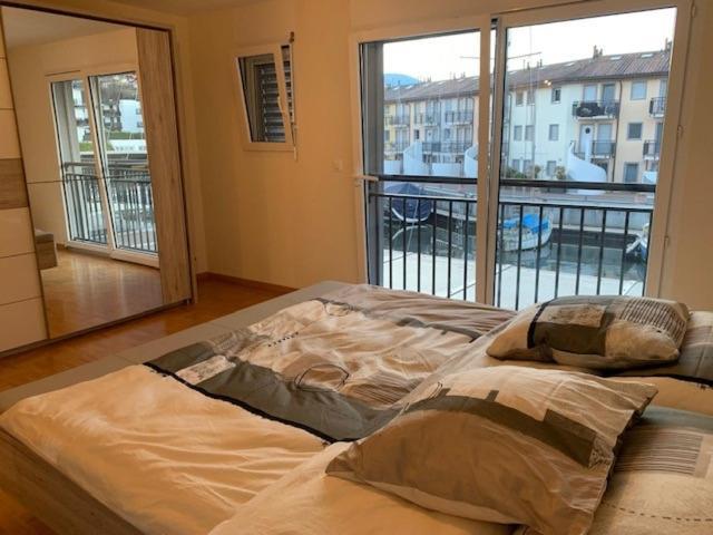 Superbe Appartement Dans La Marina Du Bouveret Port-Valais Exteriör bild